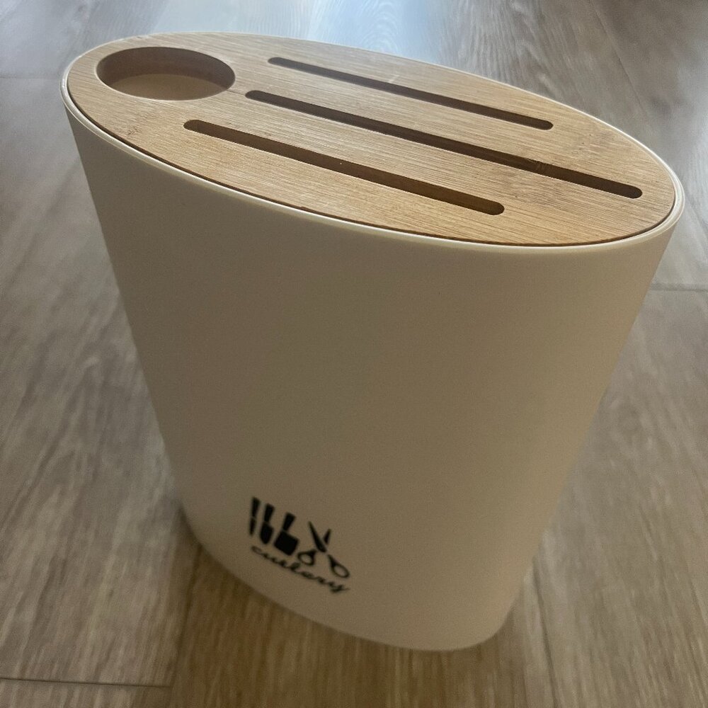 Modern Oval Knife Holder with Bamboo Top – Lightweight Plastic Knife Block Organ
